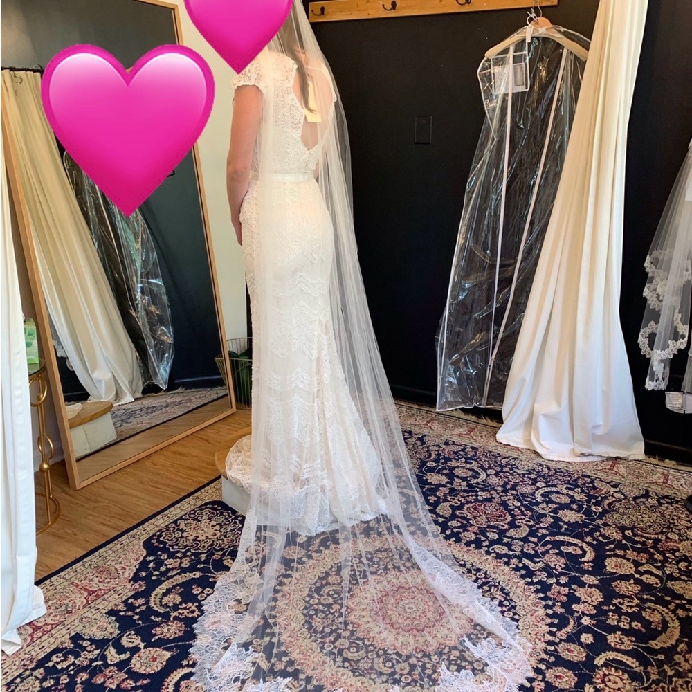 Delicate floral Lace wedding veil cathedral length - Picture 7 of 7